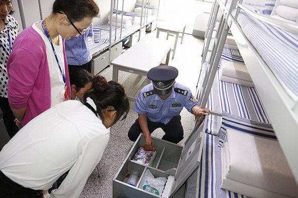 上海市新收犯监狱开放日模拟还原监狱民警24小时执法全程