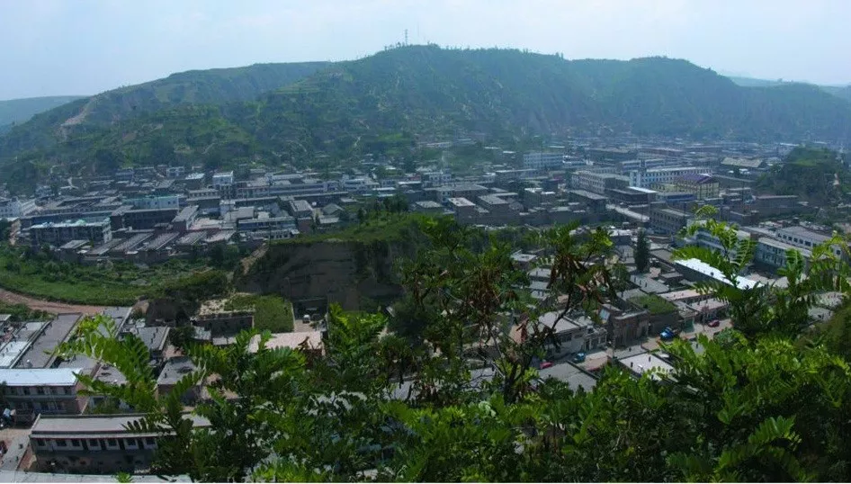 石樓縣著名景點有 興東垣東嶽廟,郝氏大院等. 石樓