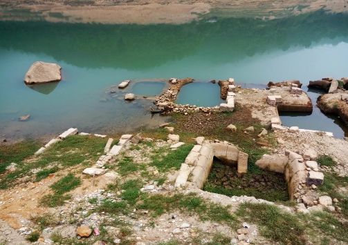 美哭干枯的揭西河輋水库重现百年古村落遗址