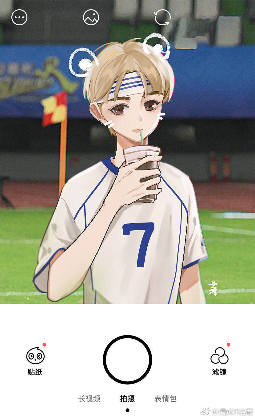 芦苇饭绘:喝着冰美式可爱帅气的7号足球少年
