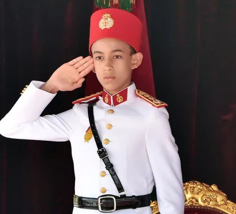 摩洛哥王储穆萊·哈桑王子,芳龄15岁,高贵冷峻,气宇轩昂,为非洲第一