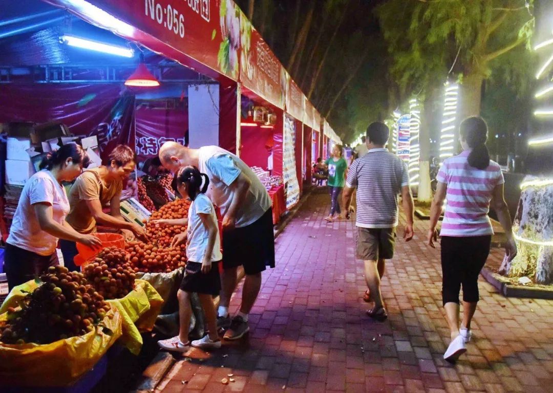 设置了一条茂名特色水果街城管部门在河西滨河北路为