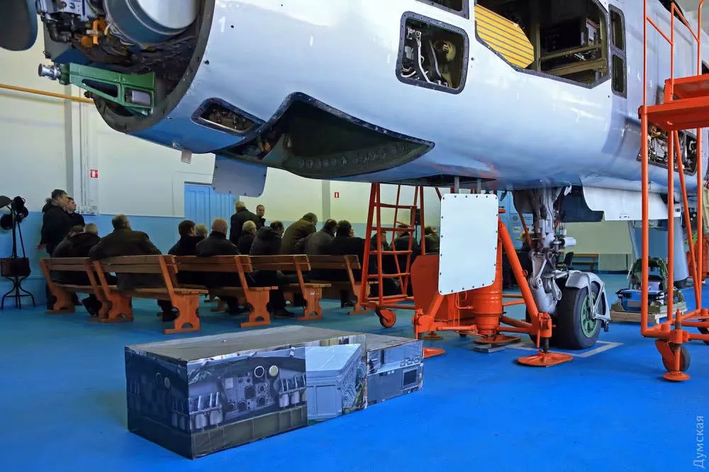 乌克兰展示苏-24mr原型机 透露出怎样一种无奈?