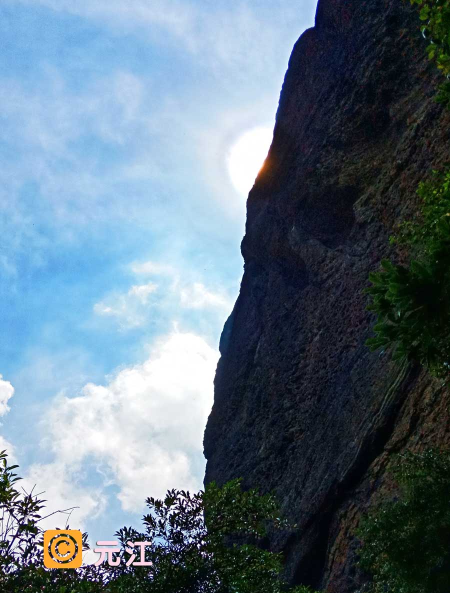 清霄浮景灵通岩