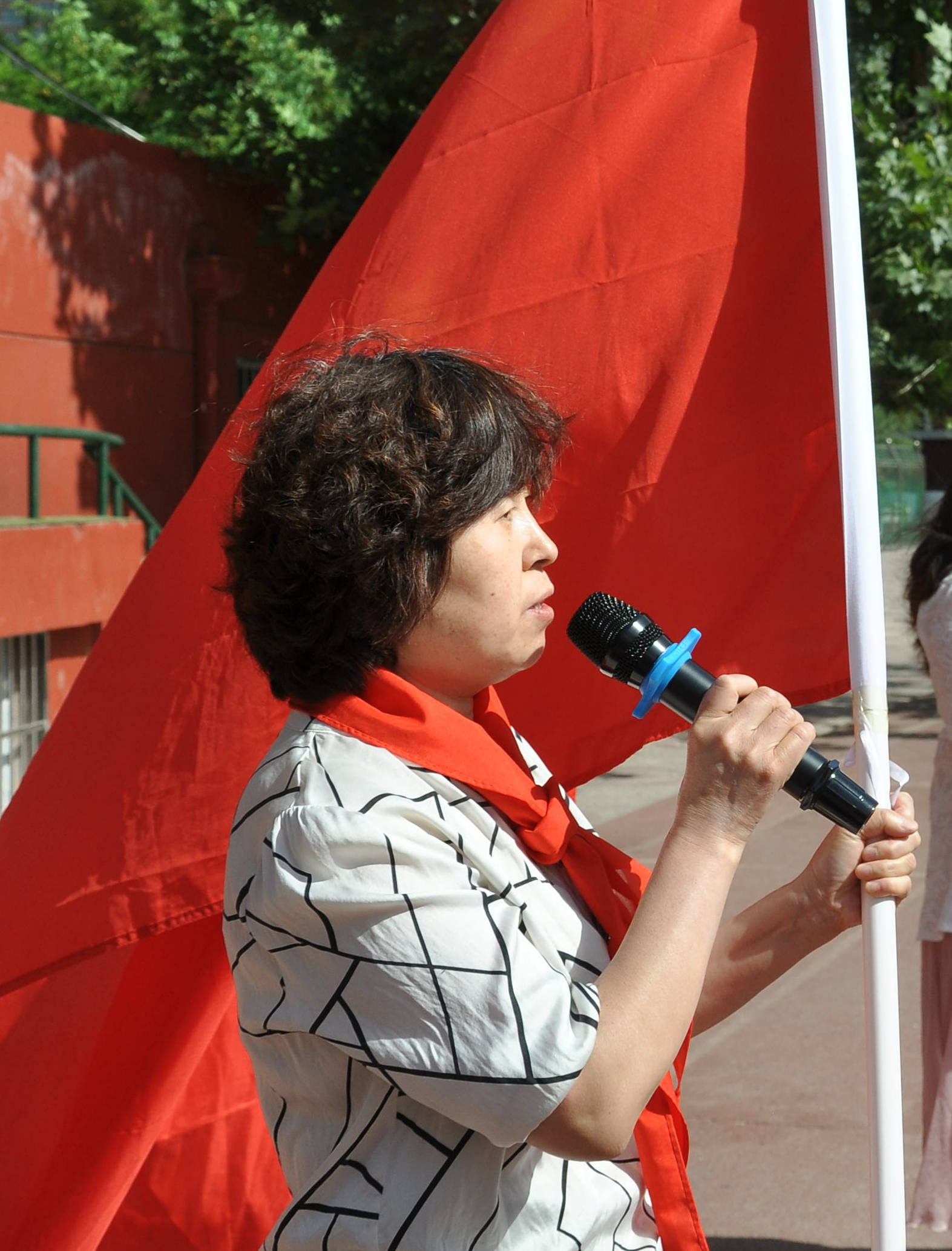 【直通校园】红领巾迈向新时代—杏花岭区虹桥小学举行一年级新队员