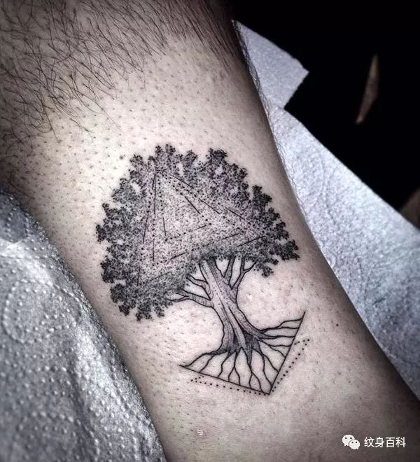 大树纹身的含义图片