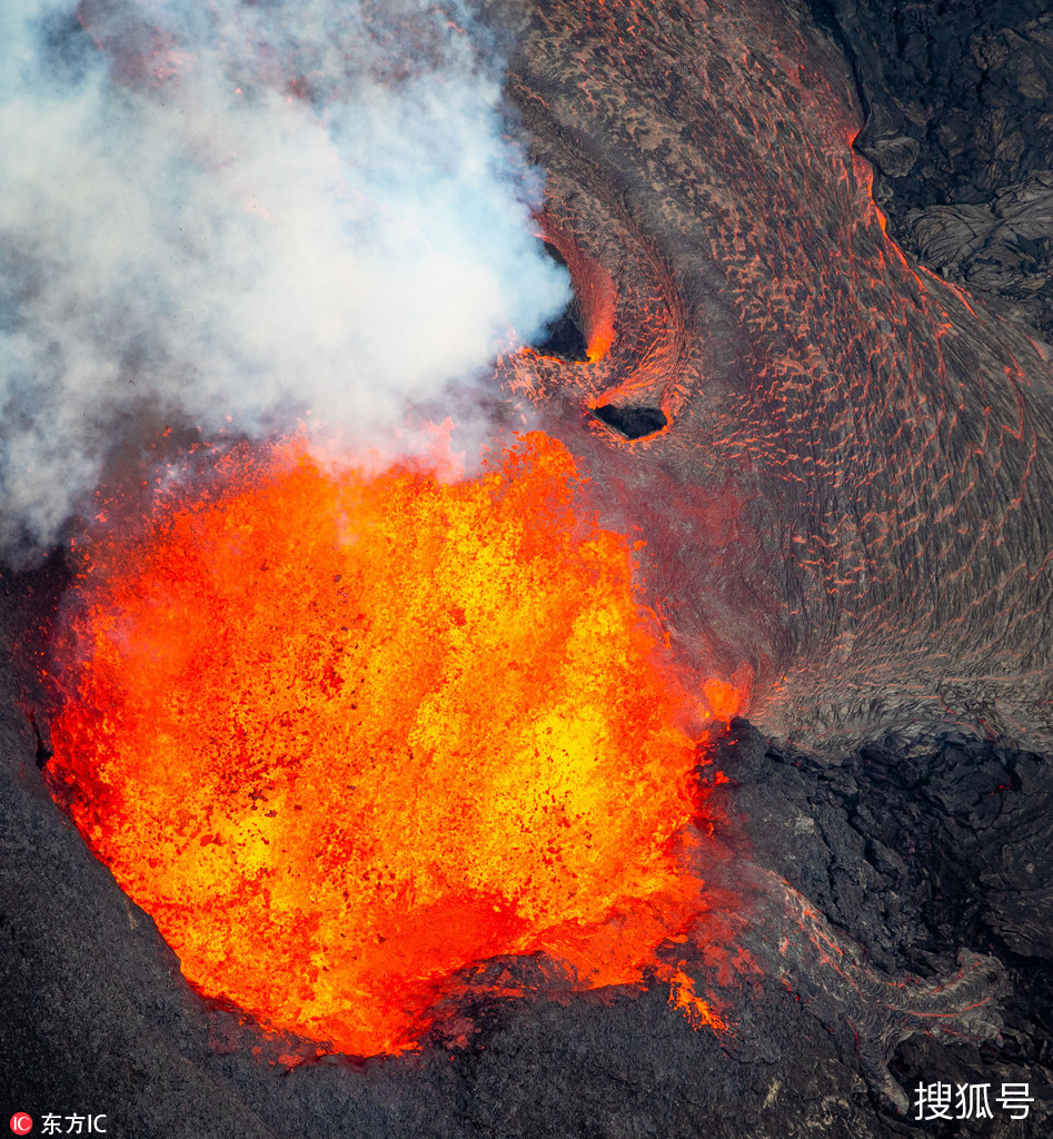 航拍夏威夷基拉韦厄火山喷发 岩浆汹涌若地狱之火