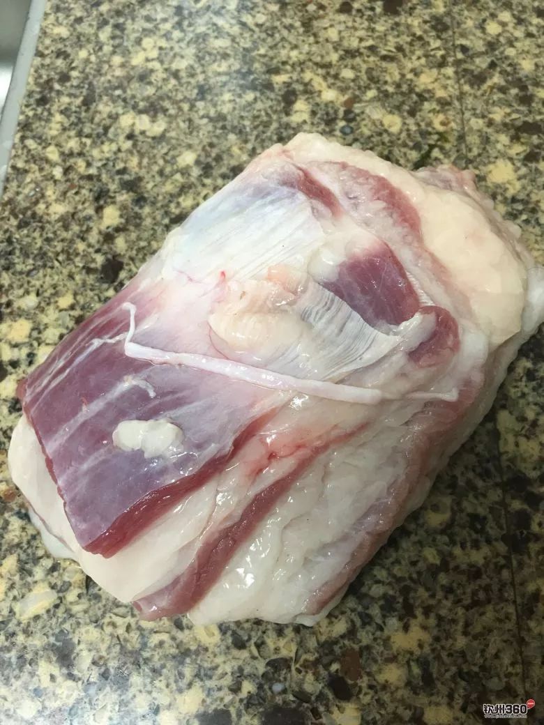 震惊钦州某市场卖的猪肉有虫真相已被网友戳穿