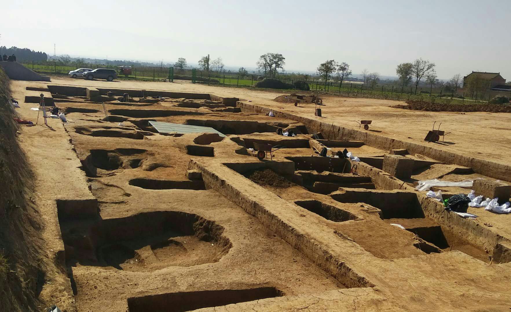 2015年11月,工作于河北省考古研究院位于隆尧县的战国柏人城遗址,期间