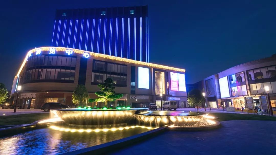 目前,新的杭州灯具市场集聚了近百个国际国内知名灯具灯饰品牌总代理