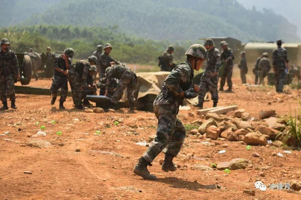 中國軍人模擬真實戰場炮火連天緊張到心跳加速