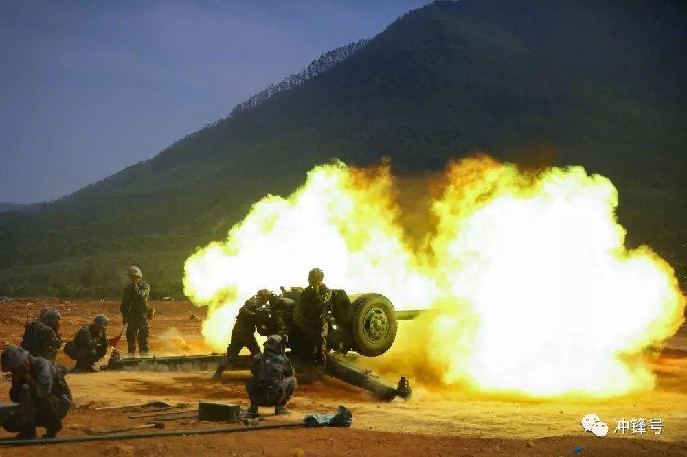 中国军人模拟真实战场炮火连天紧张到心跳加速