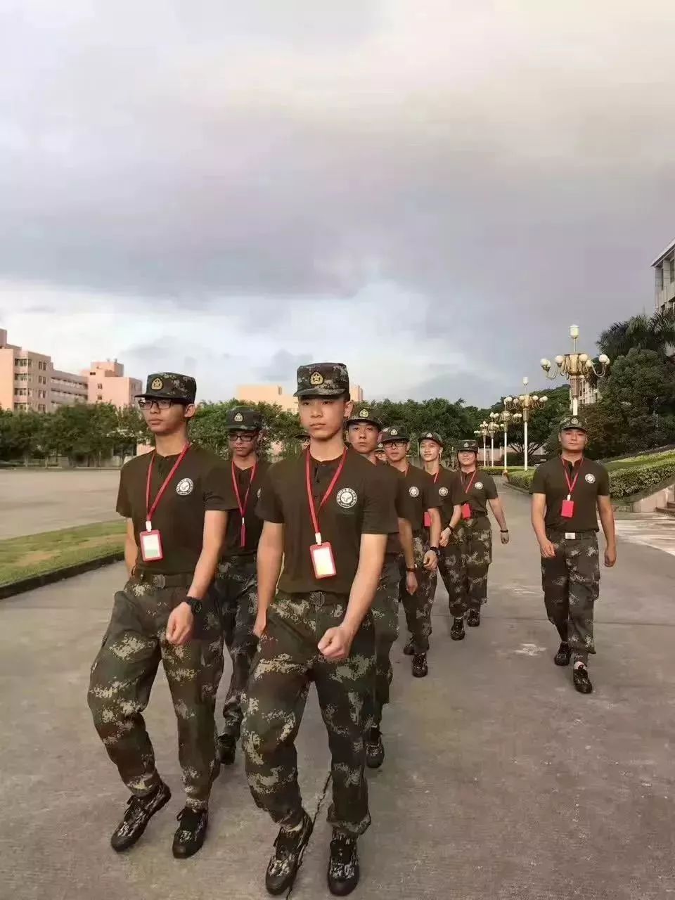 雏鹰基地教官照片图片