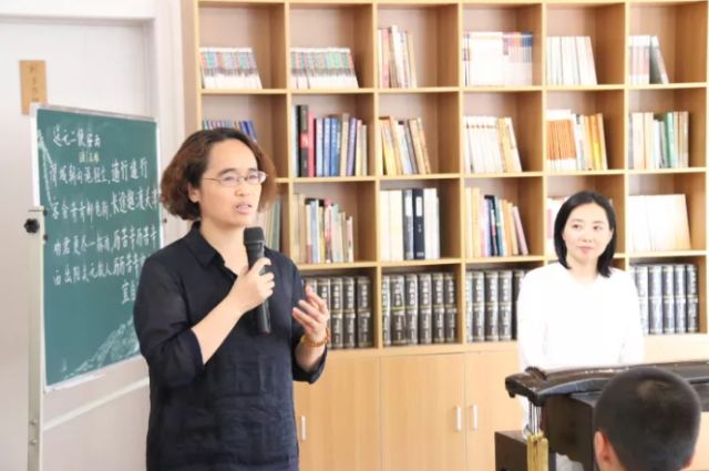 红雨老师资料图片