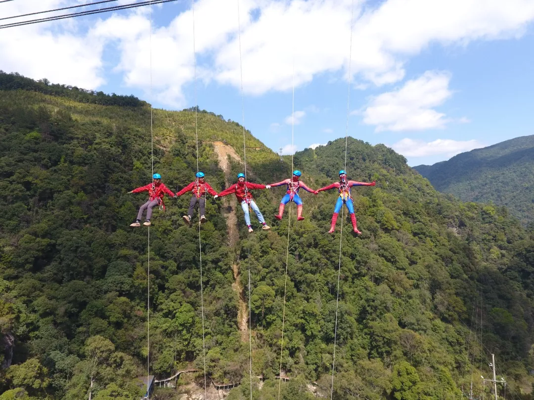 东川太阳谷玻璃栈道图片