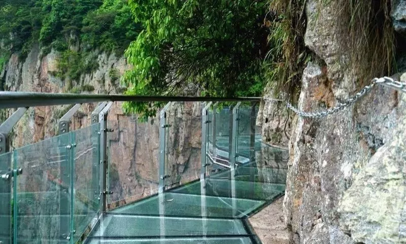 高山栈道 高山房车 高瀑胜景,溪口徐凫岩凌云渡玻璃栈道已投入试运营