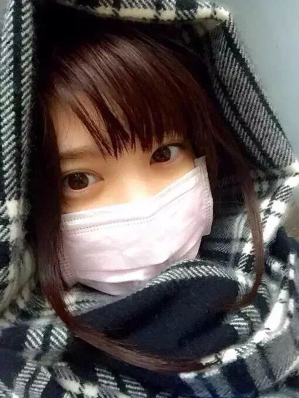 日本街头戴口罩的美女:口罩下也许是不为人知的一面