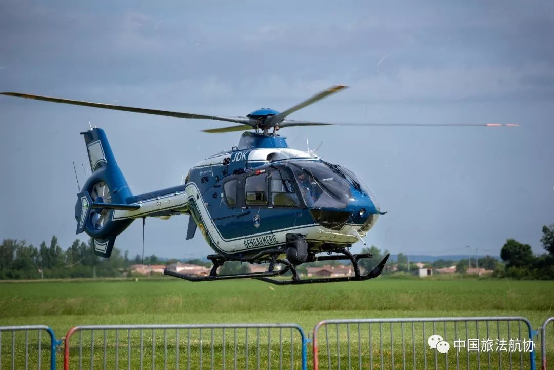 法國警用歐直 ec135 直升機法國陸軍小羚羊直升機(gazellesa-324m)