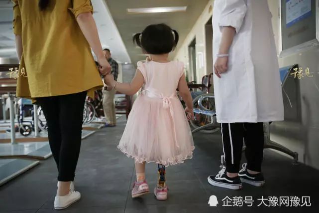 3歲女童因車禍截肢媽媽等腿長出來我想跳舞