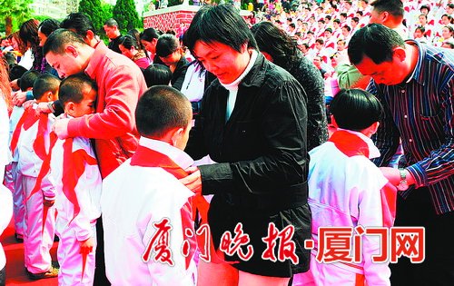 何厝小学英雄小八路图片