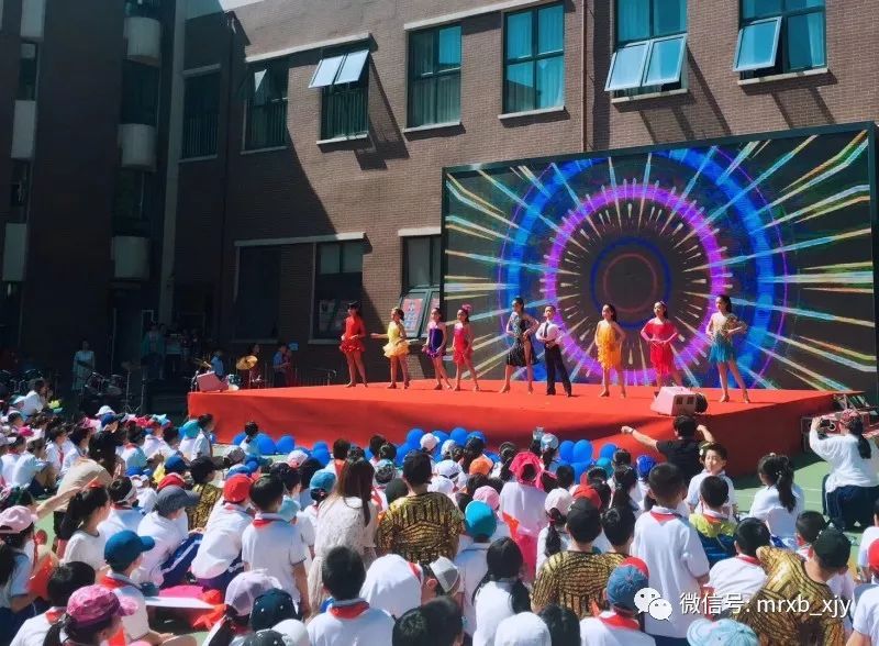 鞍山道小学举行校园艺术节暨表彰大会