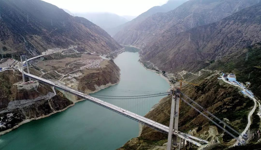 加强农田水利建设,加快建设武引二期灌区,白岩滩水库等大中型水利工程