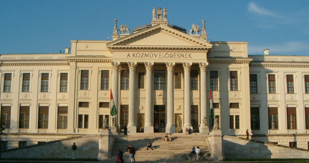 匈牙利佩奇大学图片