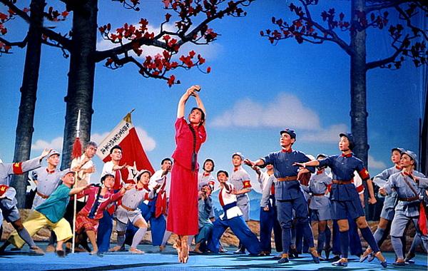 陈娟美/摄1970年,红色娘子军连战士,现代舞剧《红色娘子军》剧照