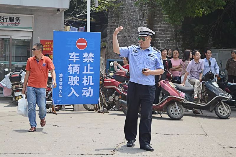 高考第一天:澧县交警全警上路倾力护航