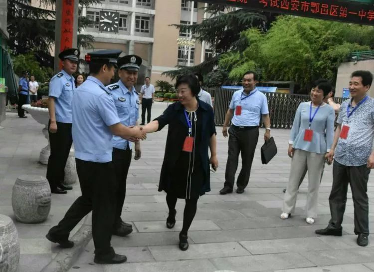 6月7日,范九利,裴靖瑜,张萍等区领导检查我区2018年高考工作