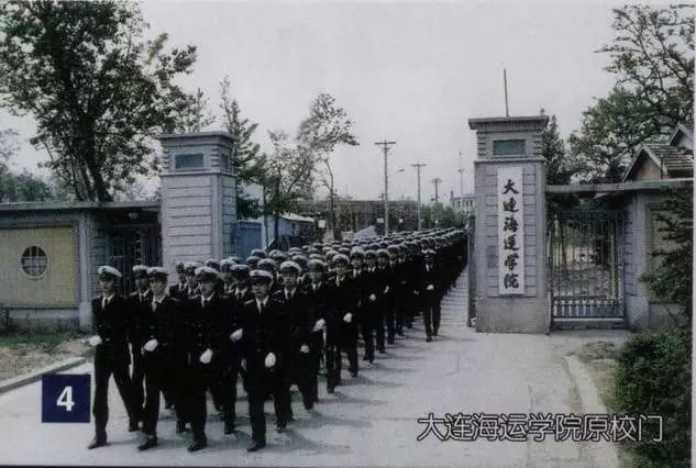 大连海运学院原校门大连海运学院校徽1951年,中南交通学院更名为武汉