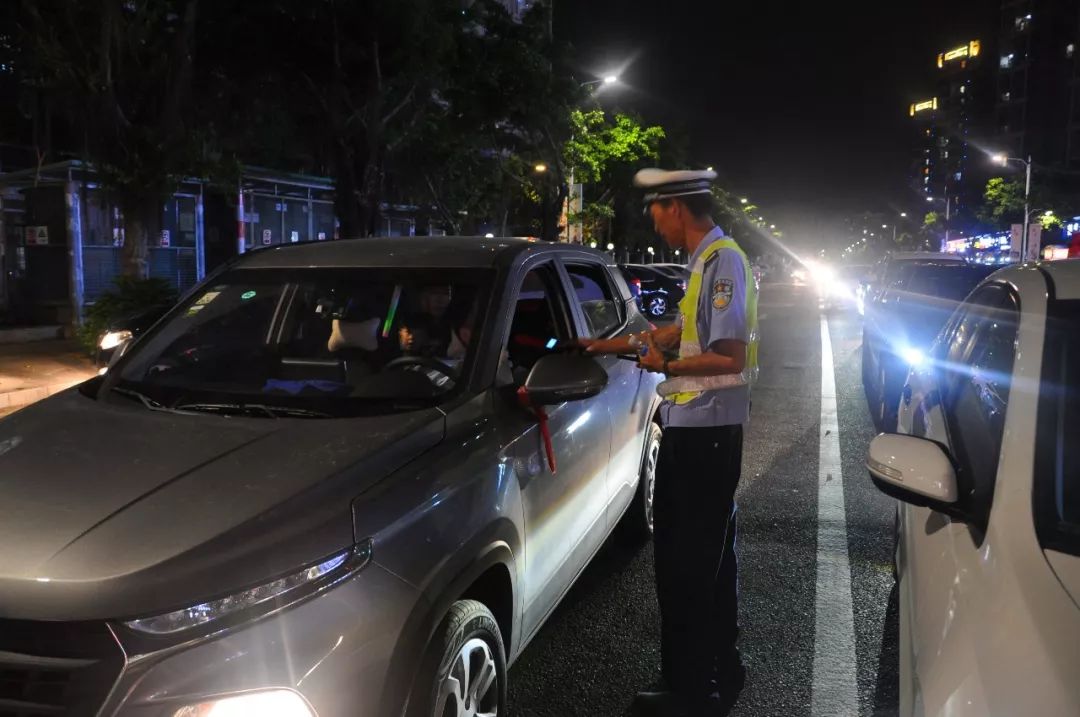 事情經過 6月5日晚上,麻涌交警大隊在中心大道中心大橋路段設卡,夜查