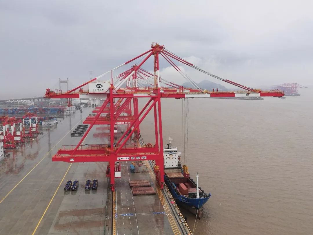 【智慧】洋山全自动化码头第二批岸桥完成首台耐久测试