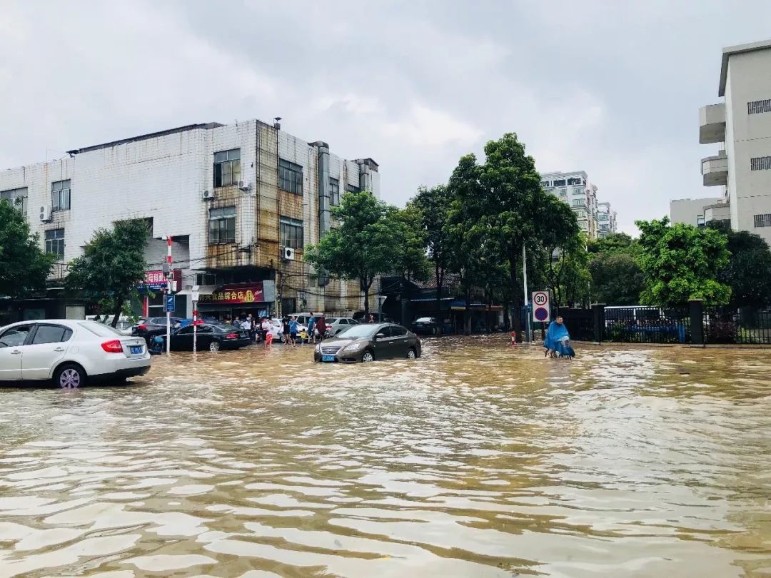 暴雨后车浸水理赔全攻略!