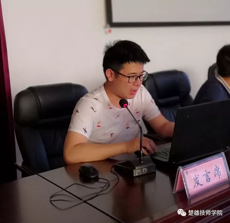 学前教育系汪智杰老师就成绩管理模块作交流发言