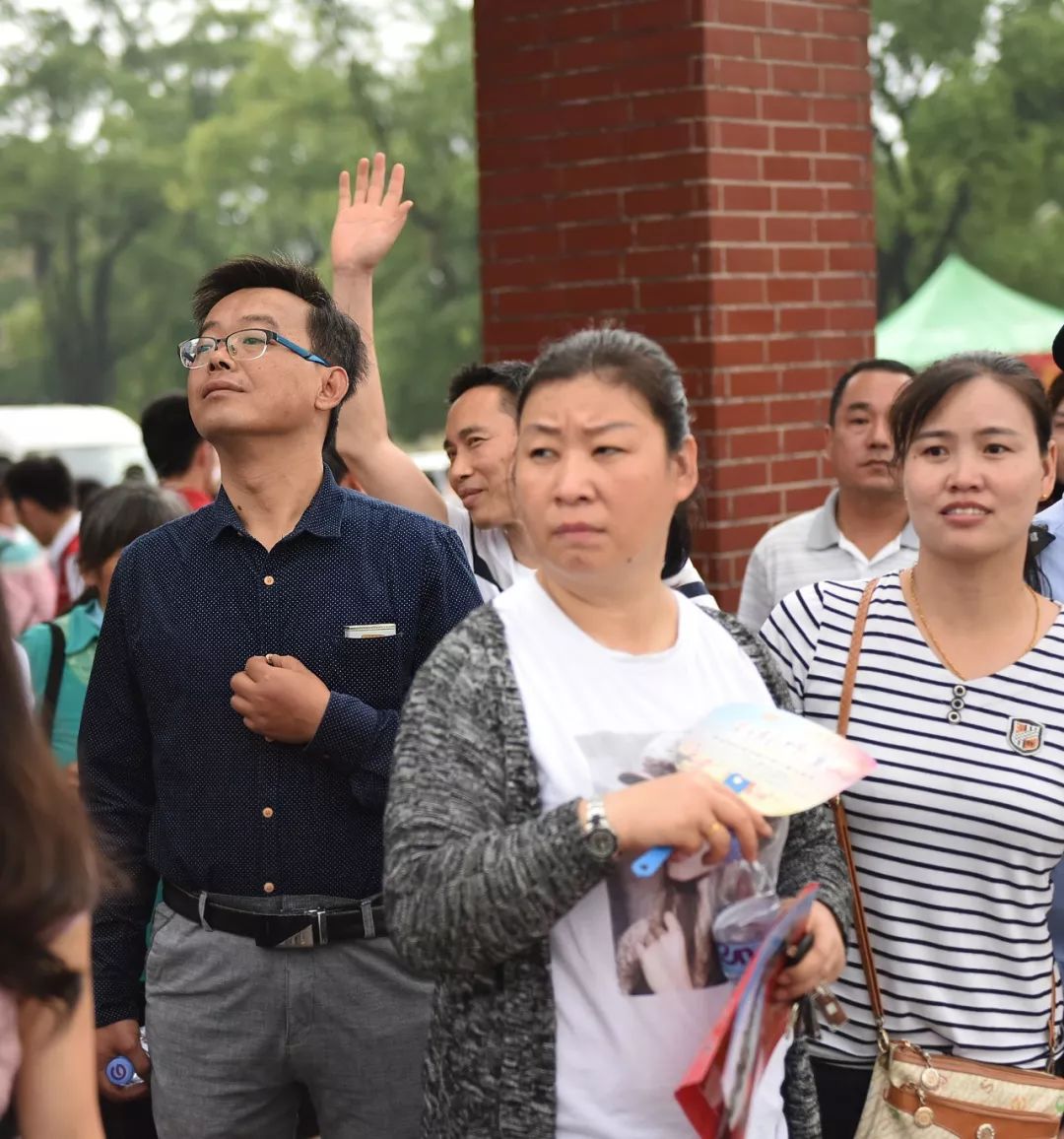 高考結束前讓我們一起來回味一下新鋼中學裡的高考表情