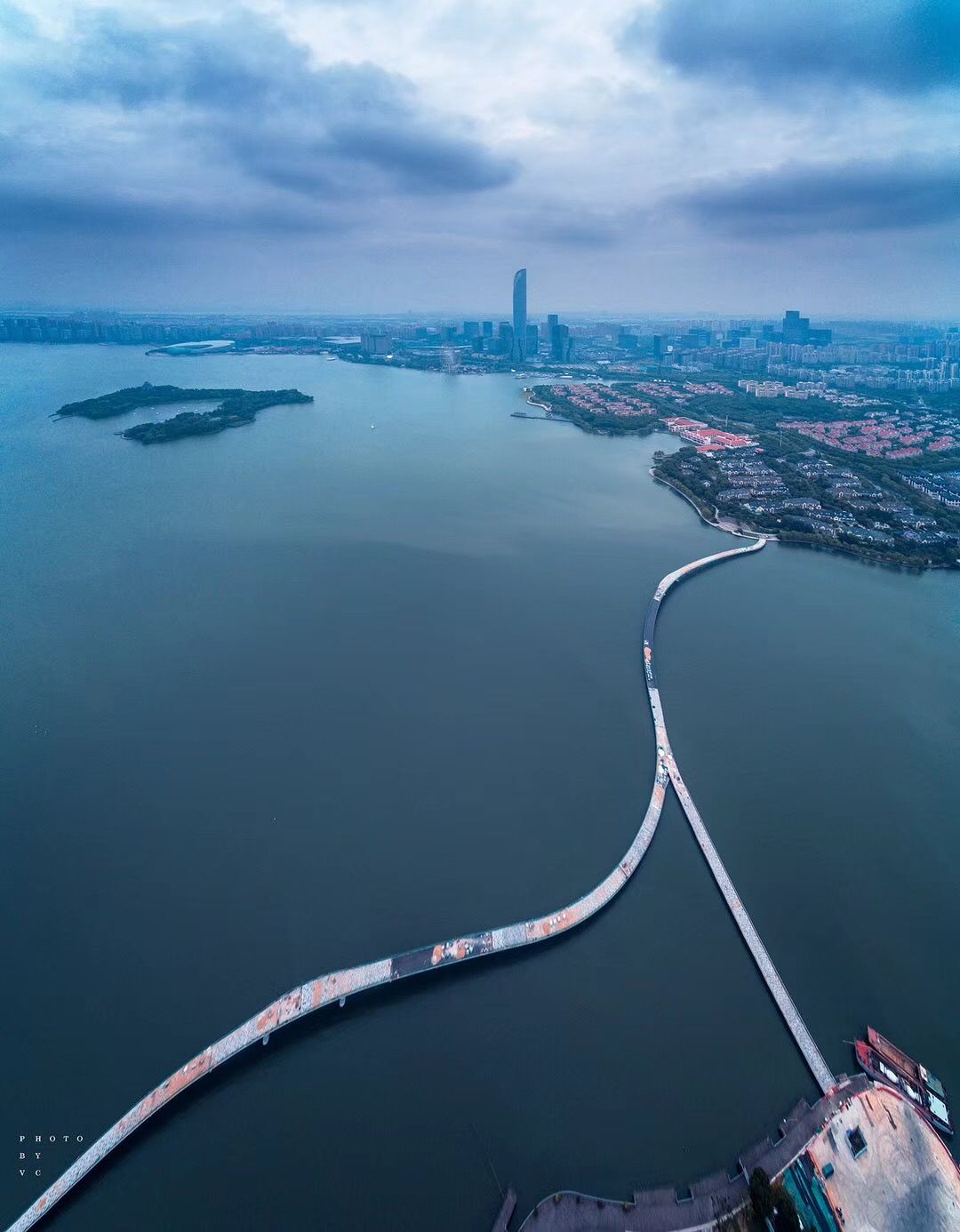 苏州金鸡湖上的步行桥图片