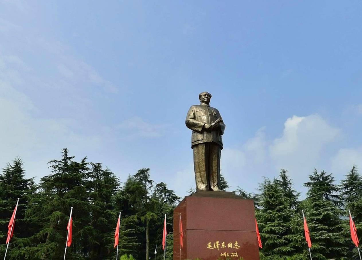 韶山旅游区一日游著名的红色旅游胜地吃水不忘挖井人