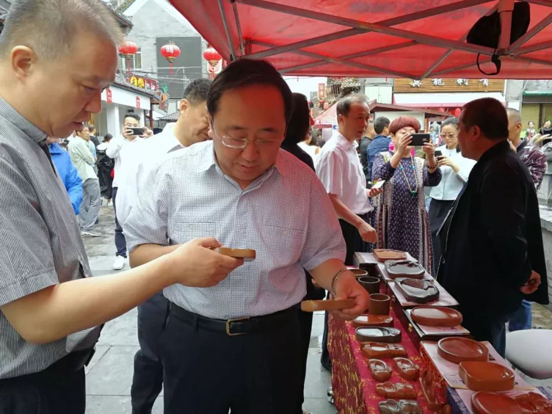 鼓楼街帽儿巷61食品文化一条街活动有文化厅党组书记,厅长刘润民