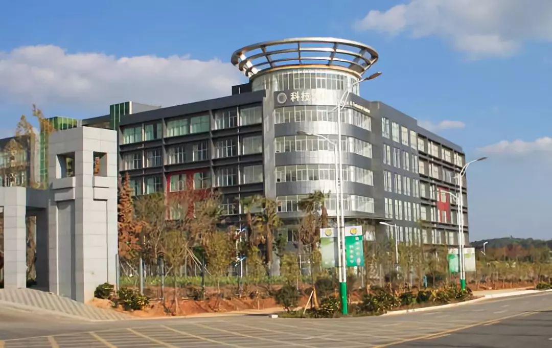 昆明冶金高等专科学校是 云南省两所 国家示范性高等职业院校之一