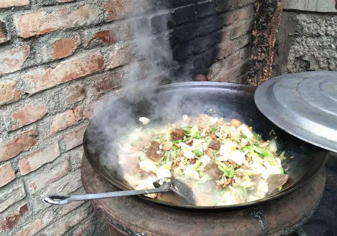 再奢侈的大魚大肉,也不如農村老家的大鍋飯