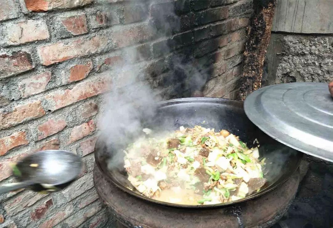 再奢侈的大鱼大肉,也不如农村老家的大锅饭