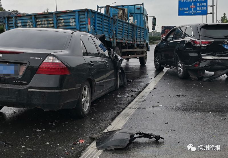 扬州吴州西路车祸图片