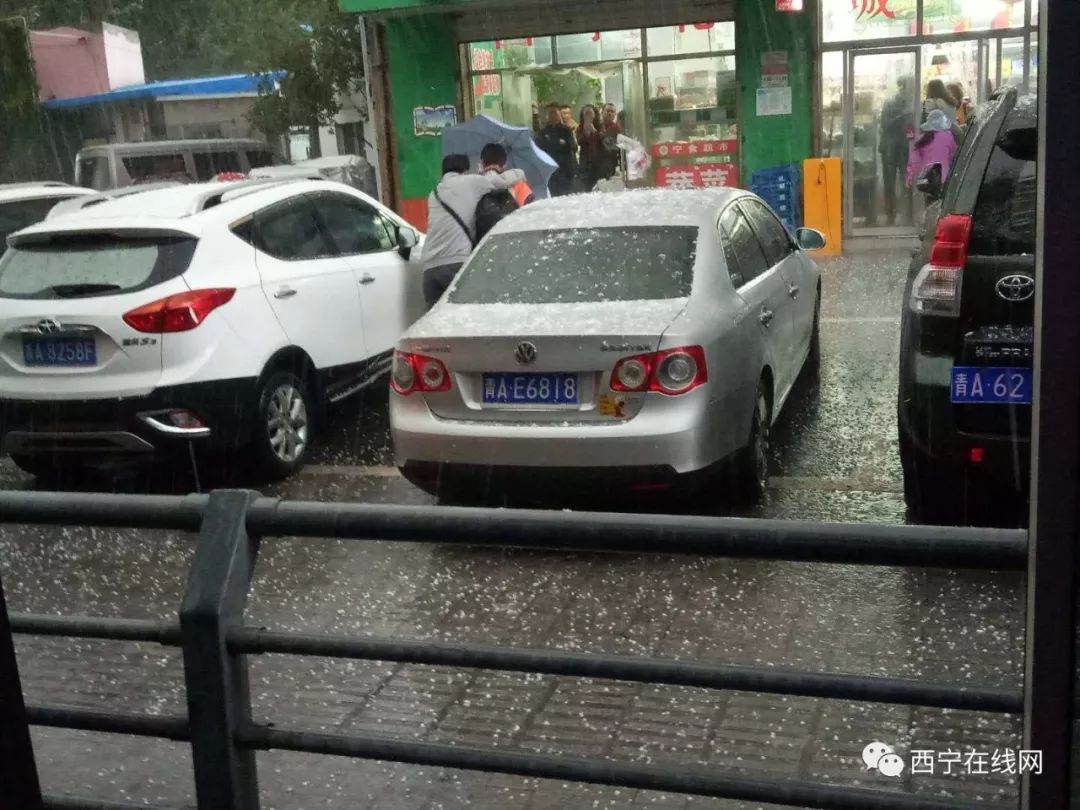 雨夹雪夹冰雹图片