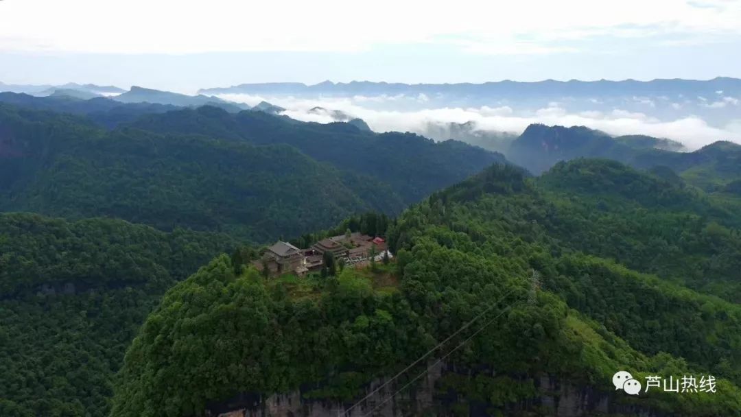 围观啦航拍灵鹫山了