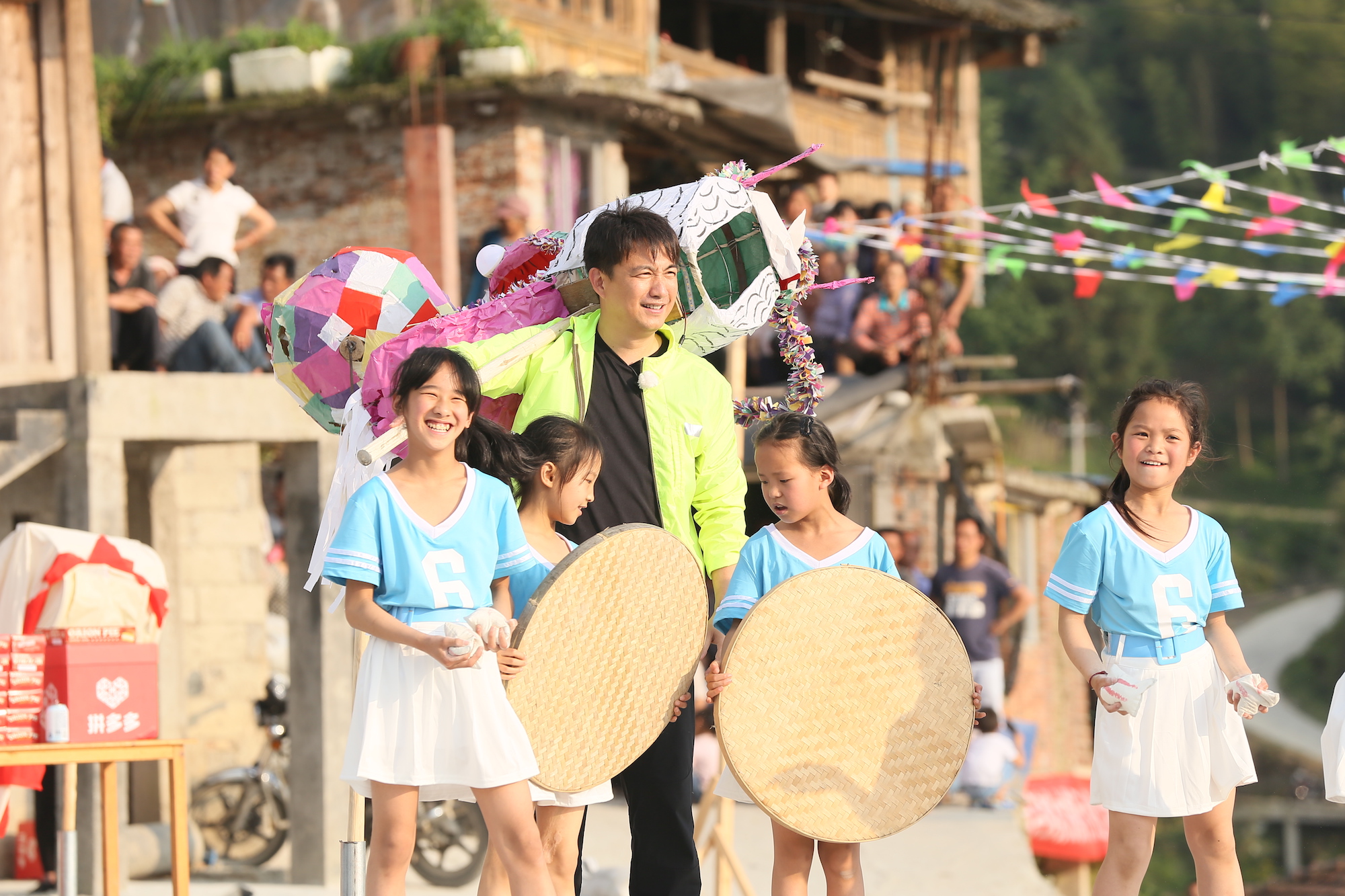 《极限挑战》带领观众走进了桂林龙胜东升村的留守儿童,开启了一场