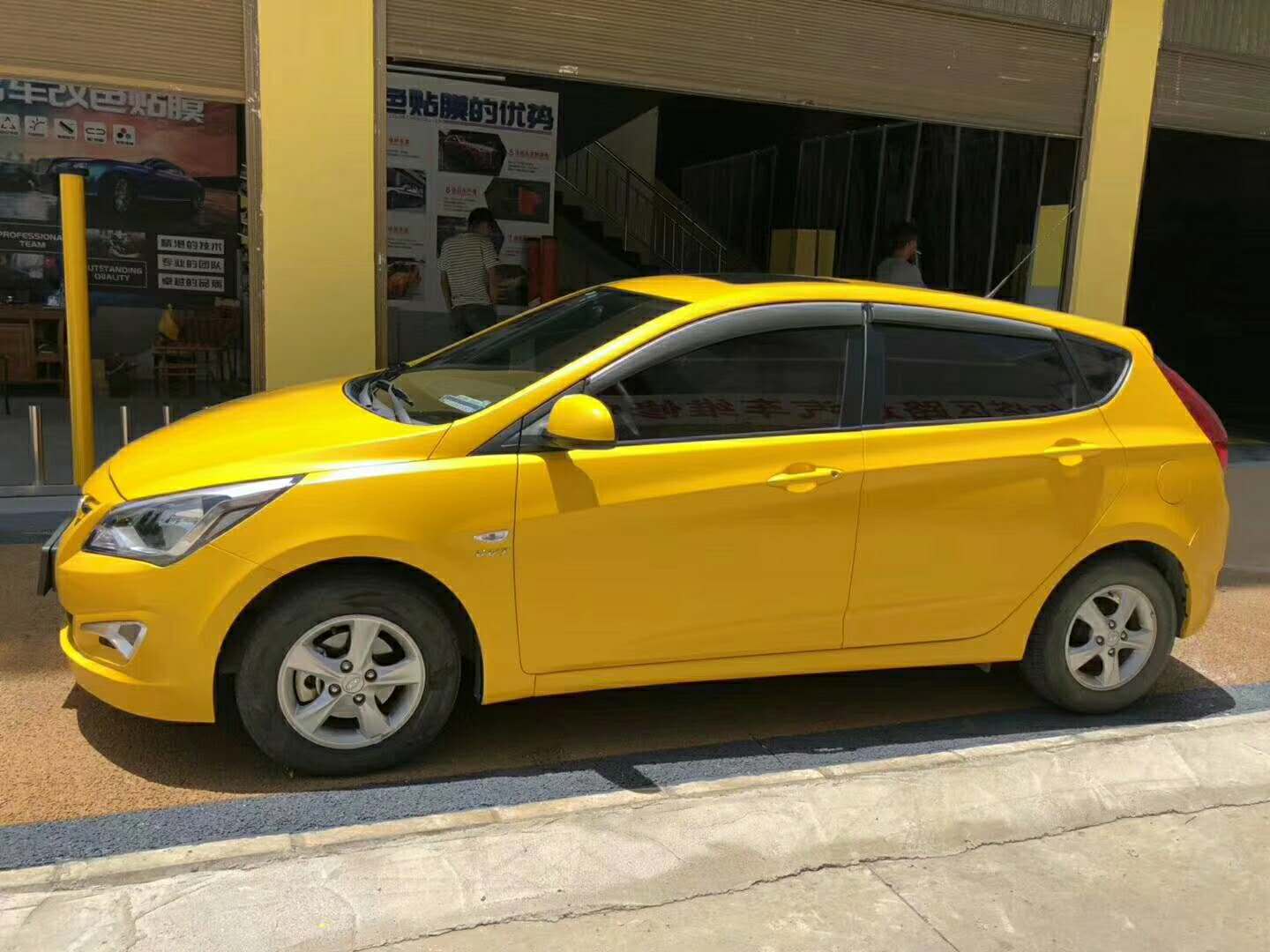 北京现代黄颜色的车型图片