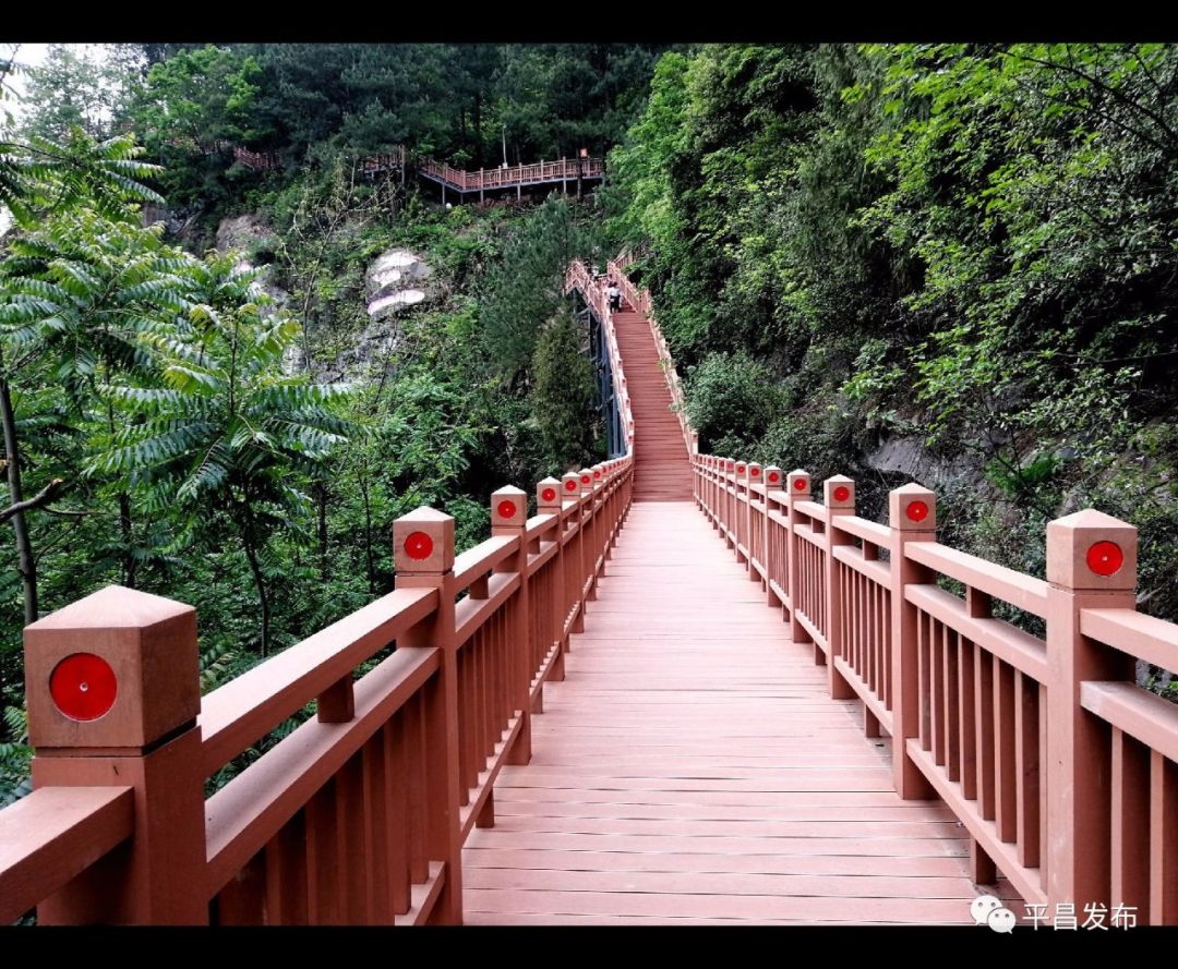 精彩不容錯過本活動由三十二梁旅遊開發有限公司主辦,平昌縣秦巴雲頂