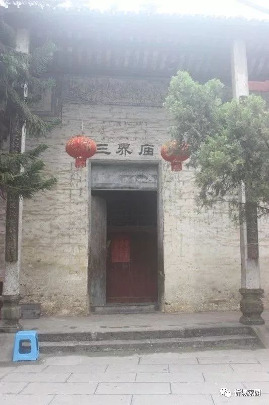 74米,高265米,两扇门昔分别绘有宋将杨宗保和穆桂英像
