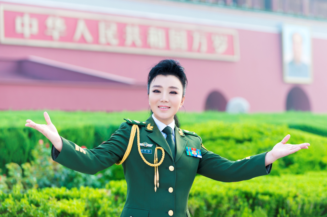军旅歌唱家刘子琪携手开国将军后代合唱团到开囯领袖故里湘潭举办演唱